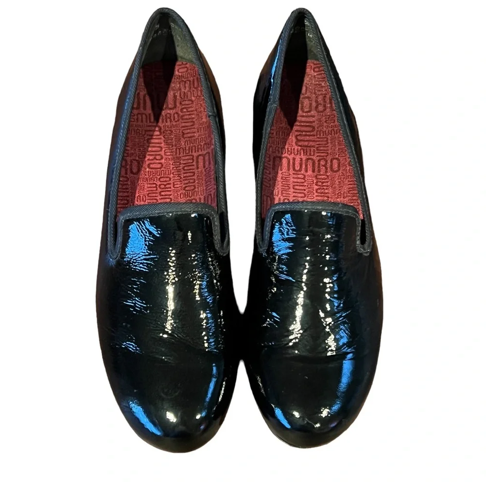 MUNRO BARB Patent Leather Flats Women’s Size 8 Narrow Shock Absorbing Heel EUC